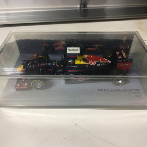 MINICHAMPS 1/43 RED BULL RACING RENAULT RB8 S.VETTEL 2012