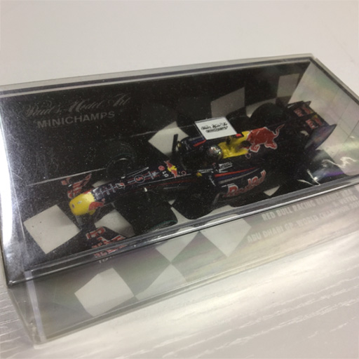 MINICHAMPS RED BULL RENAULT R86 S.VETTEL 2010