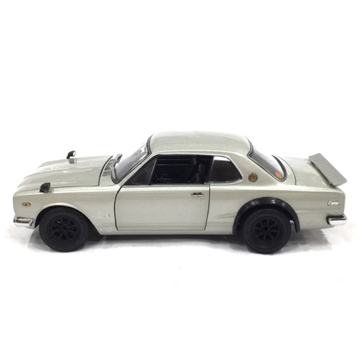 京商 日産スカイライン 2000GT-R KPGC10 1/18 シルバーカラー